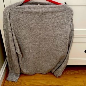 Cute boatneck sweatshirt with zip near neckline